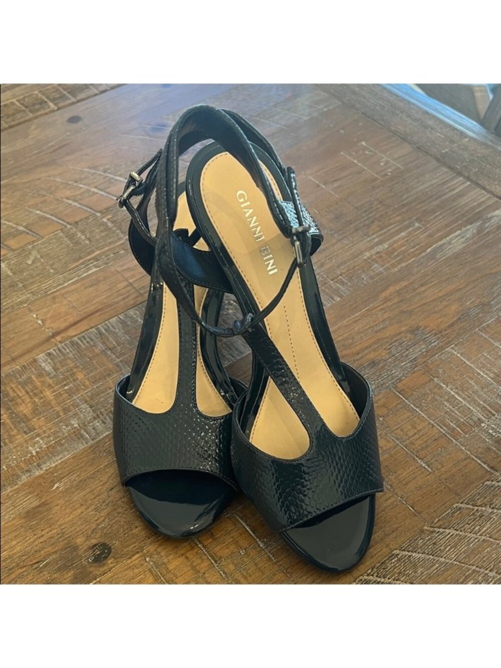Gianni Bini Emmalyn LUX Blue Heels Size 7.5 T-Strap